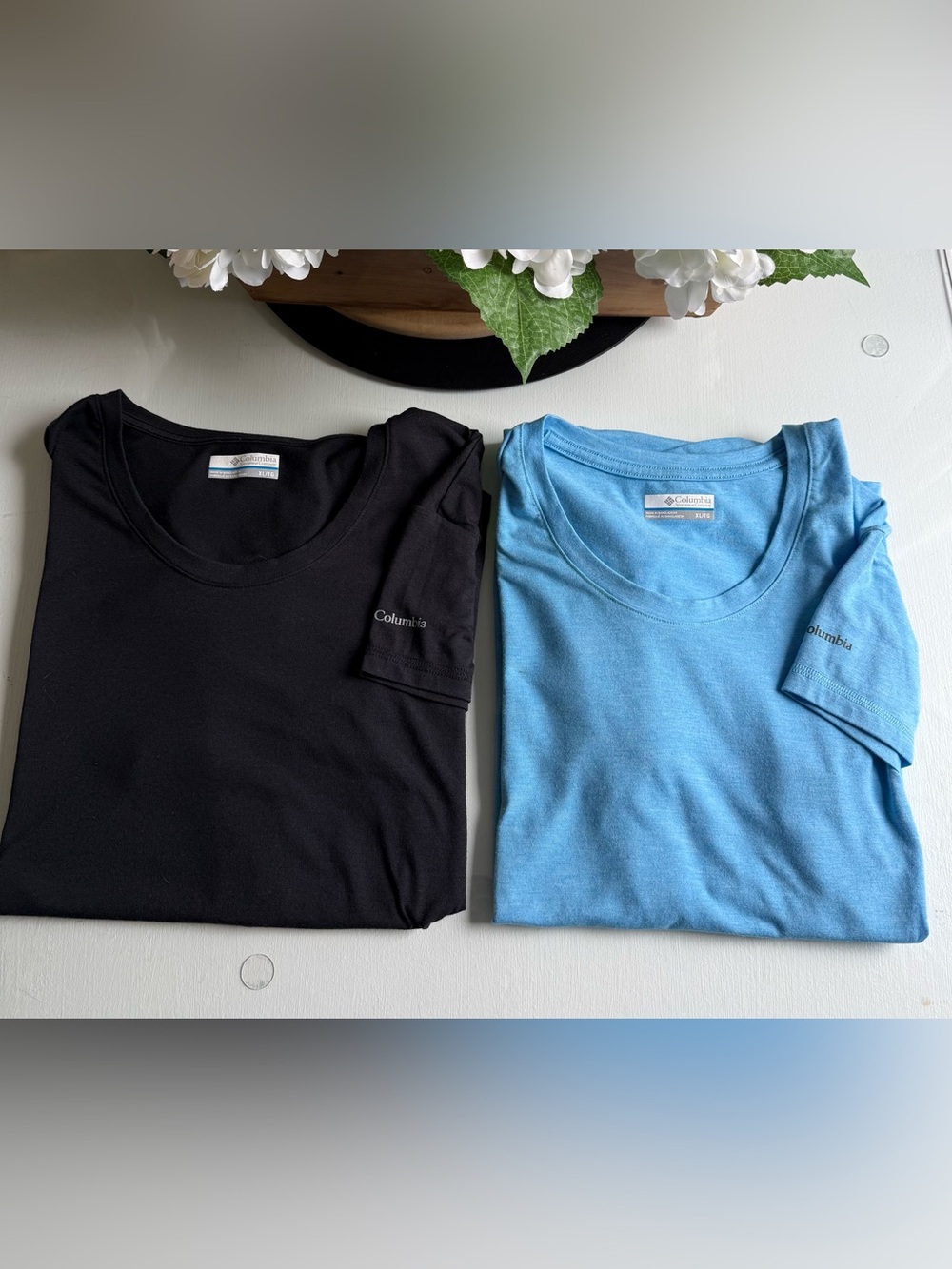 2 Columbia Crew Neck Tees - Black & Light Blue